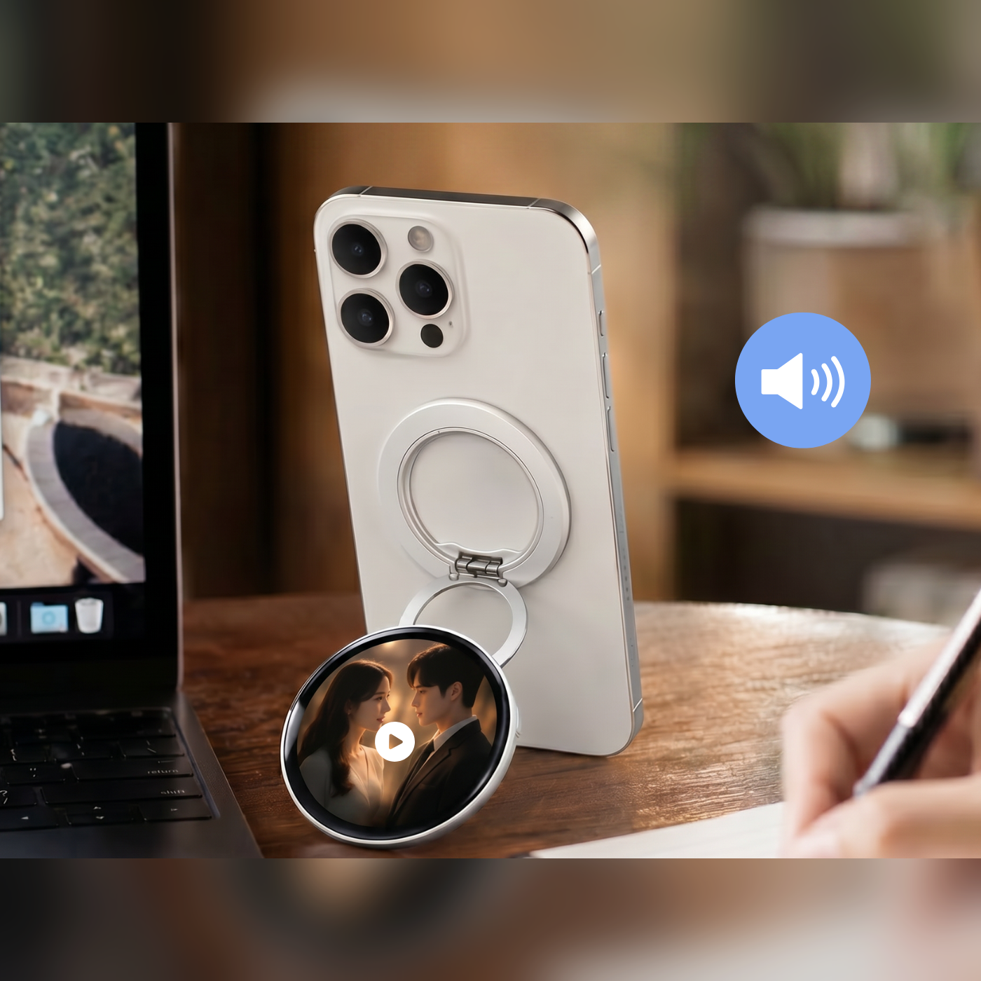 MagScreen X playing sound-on video on the round screen